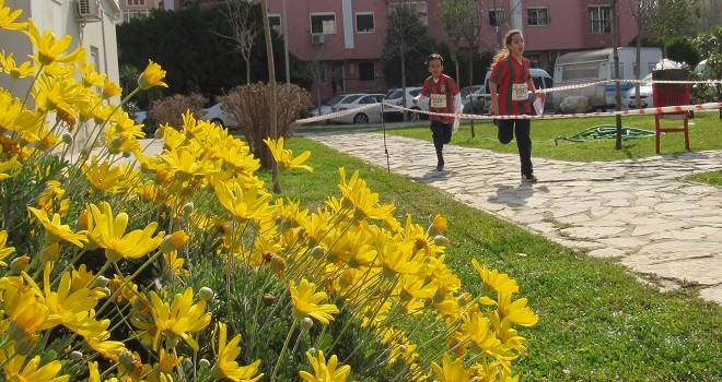 14 Yaş Altı Oryantiring Birinciliği Bostanlı'da yapıldı