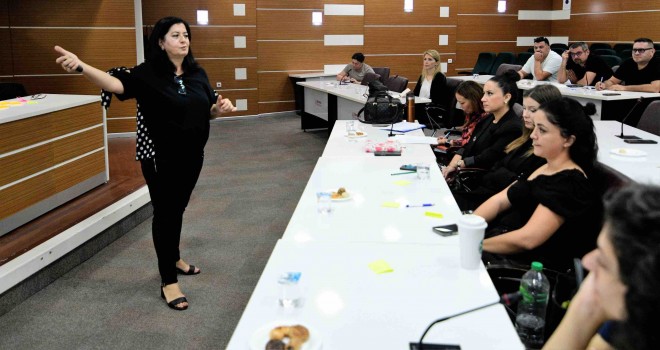 Bornova’da çalışanlara Toplumsal Cinsiyet Eşitliği semineri