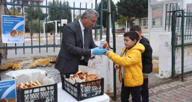 Güzelbahçe Belediyesi’nden çocuklara okul sürprizi