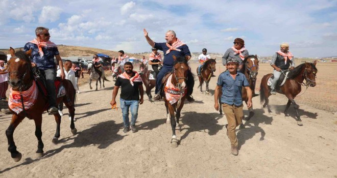 Menemen’de rahvan at şöleni yaşandı