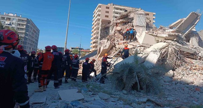 İzmir'de gerçekçi deprem tatbikatı