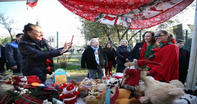 Karşıyaka’da ''Yeni Yıl Pazarı'' ilgi odağı oldu