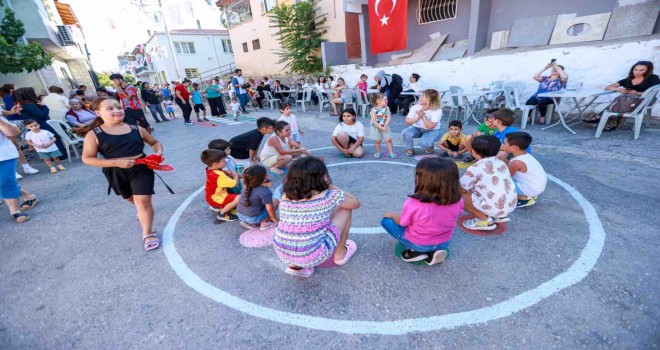 Karşıyaka’da ''Sokak Senin'' coşkusu Cumhuriyet Mahallesi'nde başladı