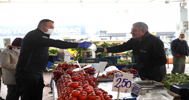 Karşıyaka’nın pazar yerlerinde korona denetimi