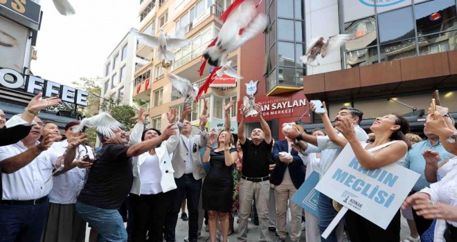 Barış güvercinleri Konak’ta havalandı