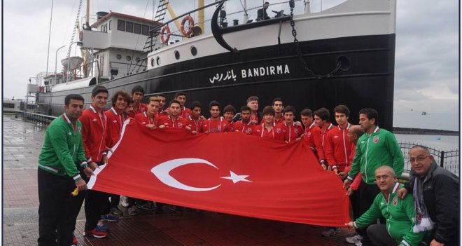 Karşıyaka U19 Samsun'da Bandırma Vapurunu gezdi...