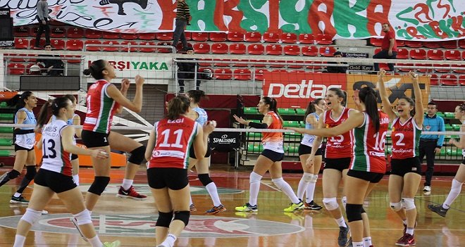 Voleybolda Karşıyaka'dan sürpriz yenilgi...