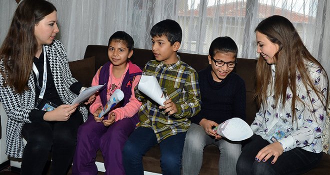 Üçüz kardeşlere ''ikiz abla'' sürprizi