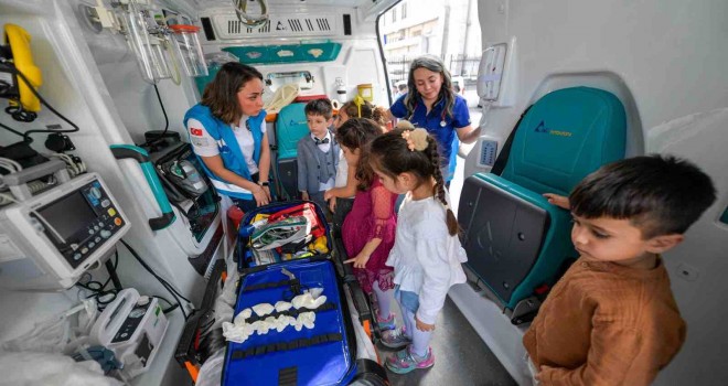 Çocuklar hem kenti hem hayatı tanıyor