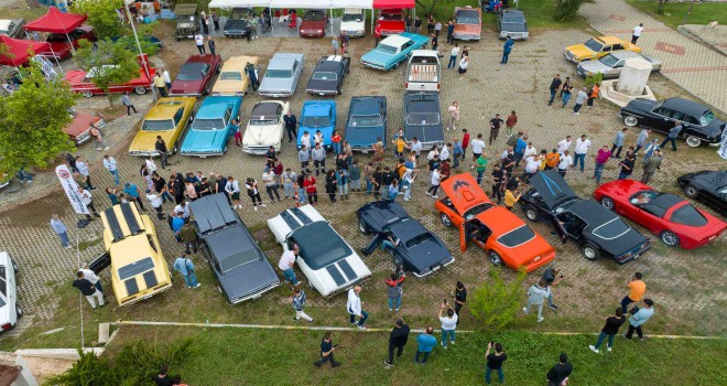 Klasik otomobil tutkunları buluştu