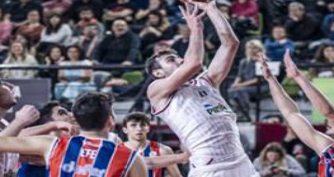 Pınar Karşıyaka'nın gençleri ilk raundu aldı