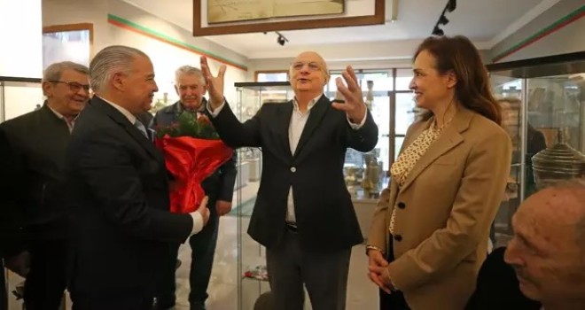 Karşıyaka Spor Kulübü'nde örnek devir teslim töreni