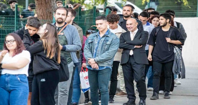 Başkan Soyer: Gençlere başka sürprizlerimiz de var