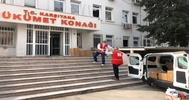 Kızılay Karşıyaka, yardımlarını Kaymakamlığa teslim etti
