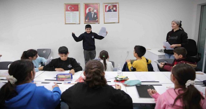 Konak’ta 7’den 77’ye İngilizce Konuşma Kulübü