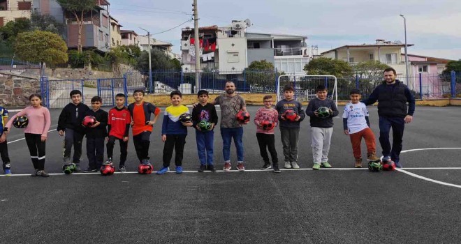 Çiğli Belediyesi’nden Okullara Spor Malzemesi Desteği