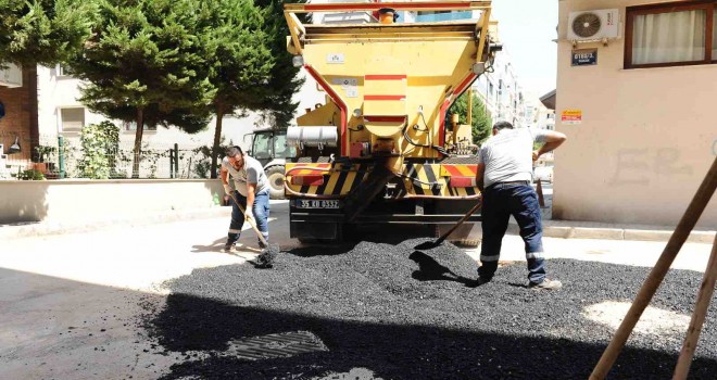 Karşıyaka'da yol bakım ve yenileme çalışmaları sürüyor