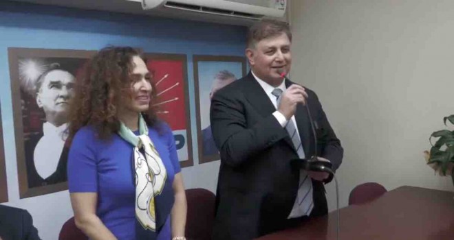 Cemil Tugay CHP Karşıyaka'yı ziyaret etti