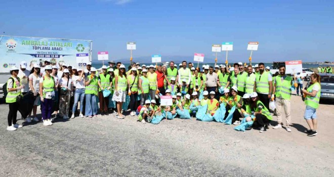Çiğli kıyılarında detaylı temizlik: 350 Kişi 4 Ton çöp topladı