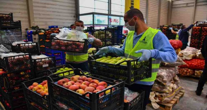 İzmir’de sebze meyve hali esnafından yardım eli