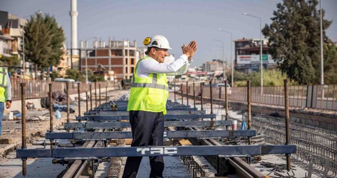 Çiğli Tramvayı'nda ilk raylar döşendi
