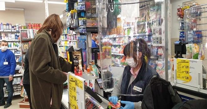 Karşıyaka’da esnaf önlemlerini aldı