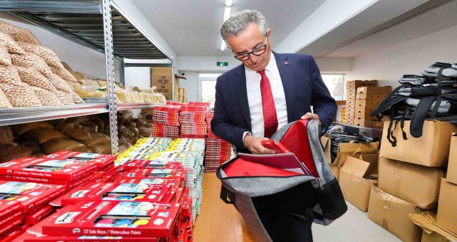 Gaziemirli öğrencilere kırtasiye desteği