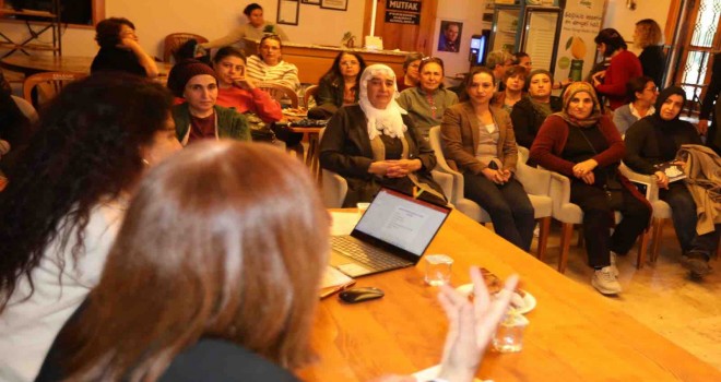 Efes Selçuk'ta kadına yönelik şiddete karşı söyleşi