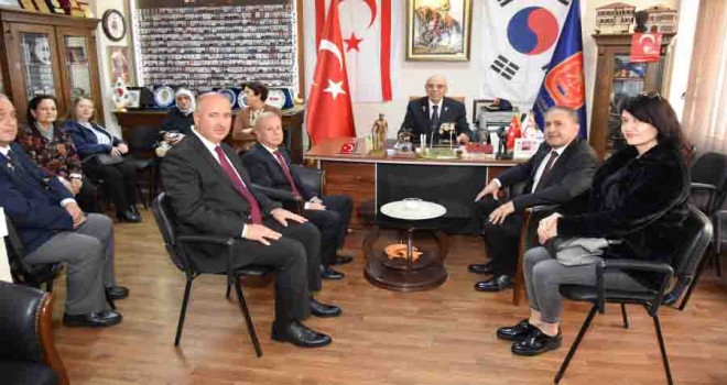 Kaymakam Özkan Demir eşi ile birlikte gazileri ziyaret etti