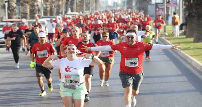 Karşıyaka Ata’dan Ana’ya koşuyor