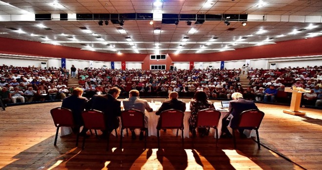 İzmir'de demokrasi şöleni