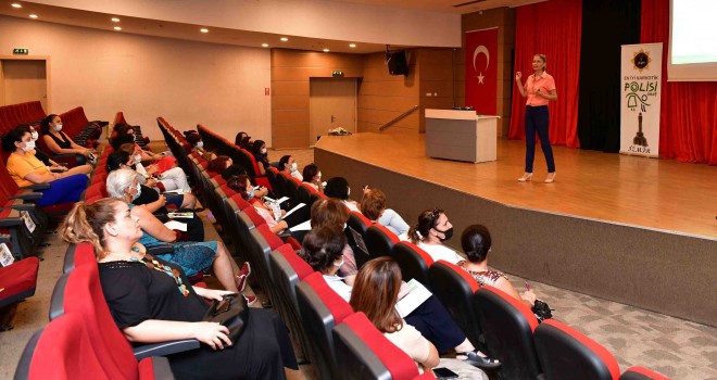 Çiğli’de kadınlara ve muhtarlara bağımlılıkla mücadele anlatıldı