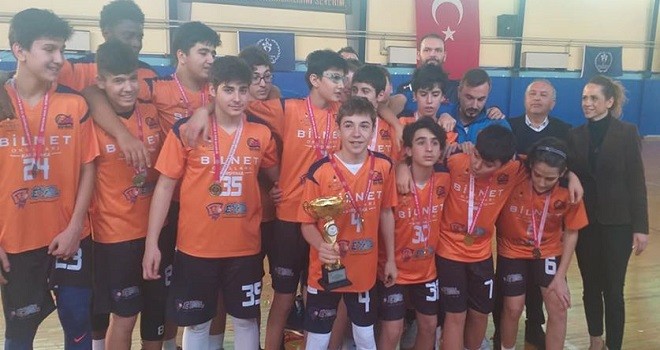 Erkekler Basketbolda Karşıyaka Bilnet Koleji şampiyon
