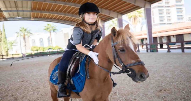 Karşıyaka'da çocuklar binicilik sporuyla tanışıyor