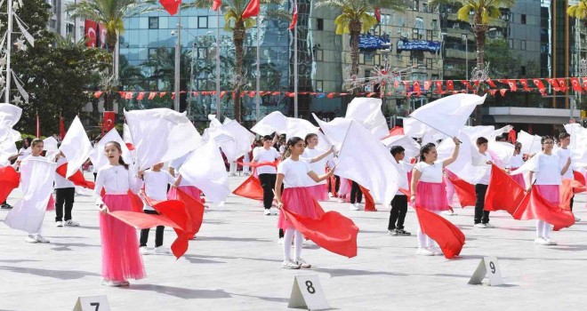 Cumhuriyet Meydanı'nda 23 Nisan coşkusu