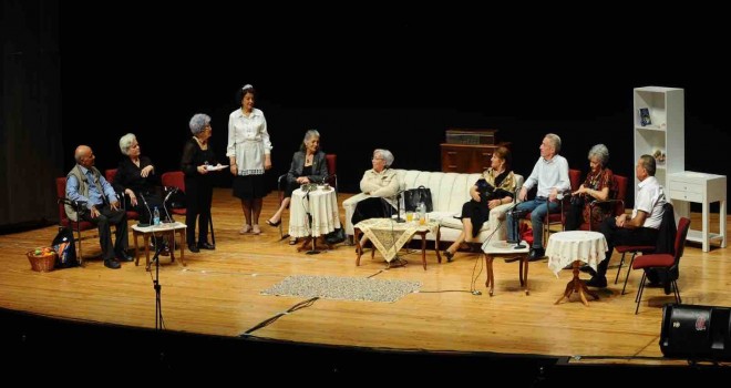 Bilge Çınarlar yeni oyunuyla sahnede