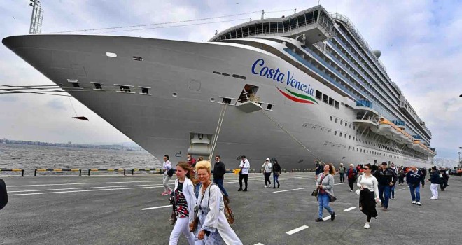 İkinci gemi İzmir'e geldi