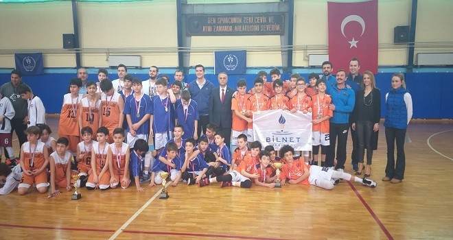 Karşıyaka Bilnet Ortaokulu şampiyon