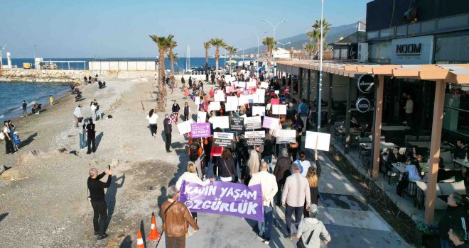 Türkiye’de ilk: Güzelbahçe’de 8 Mart’ta tersine yürüyüş düzenlendi
