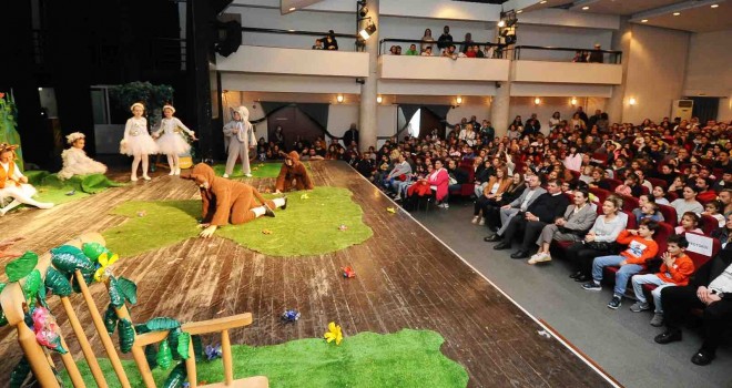 Dünya prömiyerinde salon çocukların kahkahaları ile inledi