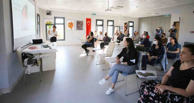 Efes Tarlası Yaşam Köyü'nde doğal beslenme anlatıldı