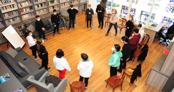 Balçovalı çocuklara felsefe atölyesi