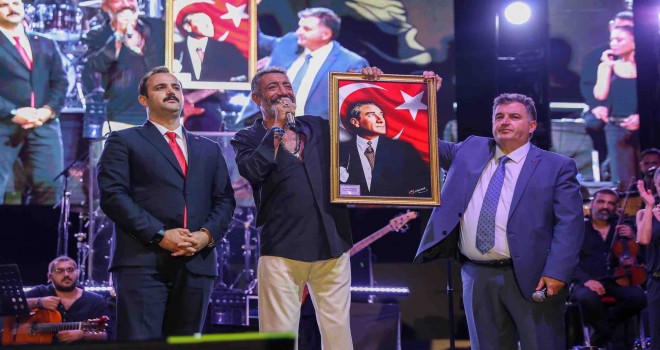 Kınık Hasat Festivali’nde yıldızlar geçidi