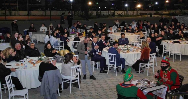Karşıyaka Alev Alatlı Anadolu Lisesi'nde iftar buluşması