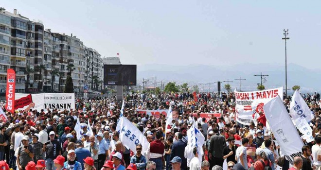 İzmir'de coşkulu 1 Mayıs kutlaması