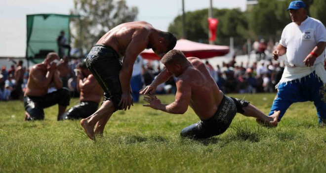 Pehlivanlar Helvacı'da er meydanına indi