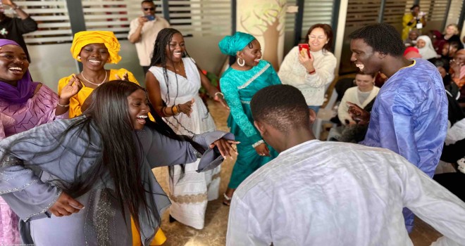 Gambiyalı öğrenciler İzmirli gençlerle buluştu