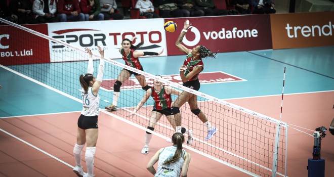 İnfo Yatırım Karşıyaka, İstanbul Büyükşehir'e kaybetti