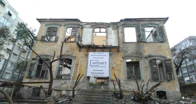 Tarihi Köşk ayağa kalkıyor