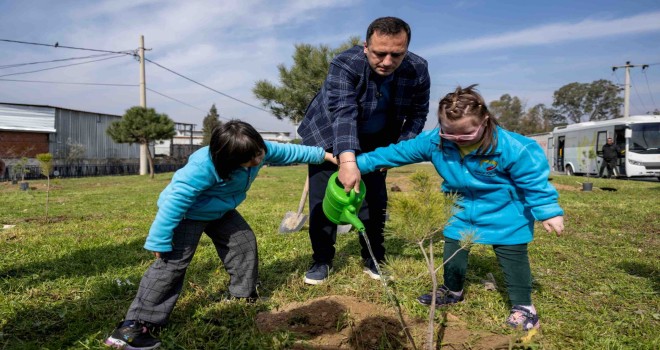 Bornova'nın en özel fidanları toprakla buluştu